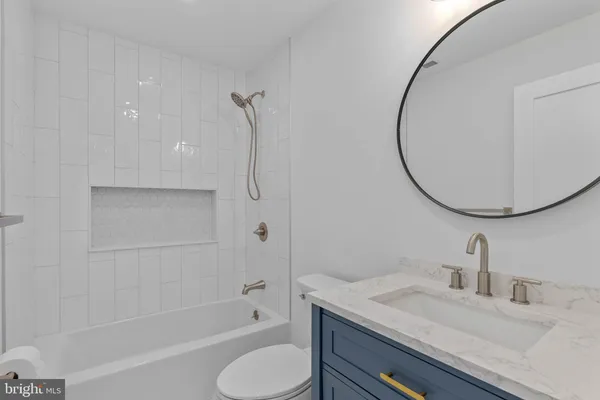 $1,675,000 | 202 Spruce Street, Philadelphia, PA 19106