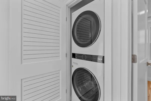 $1,675,000 | 202 Spruce Street, Philadelphia, PA 19106