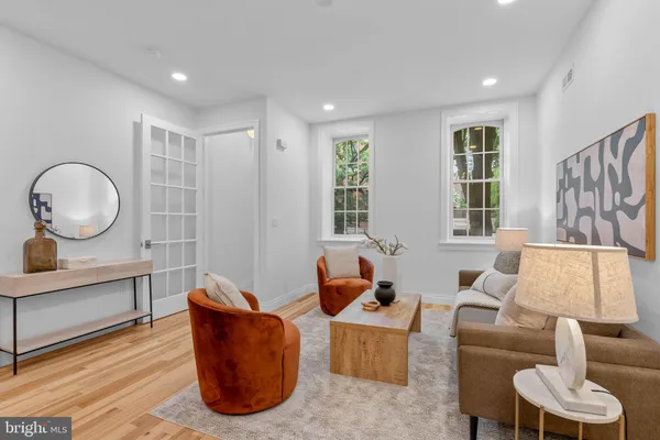 $1,675,000 | 202 Spruce Street, Philadelphia, PA 19106