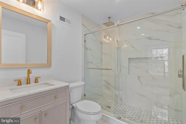 $1,675,000 | 202 Spruce Street, Philadelphia, PA 19106