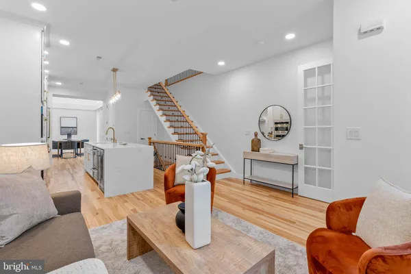 $1,675,000 | 202 Spruce Street, Philadelphia, PA 19106