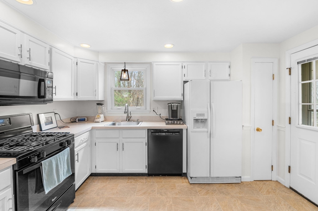2 Rhode Island Road Wilmington, MA 01887 - Photo 14 of 41 Gallery Image 14