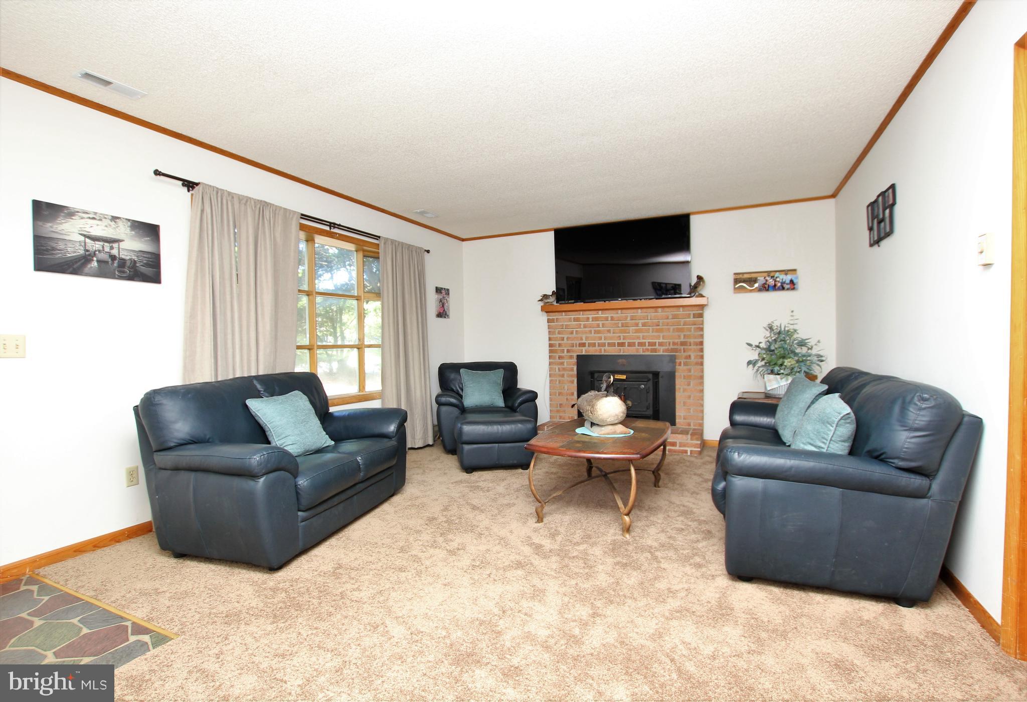 5548 Bonnie Brook Road Cambridge, MD 21613 - Photo 2 of 17 Living Room