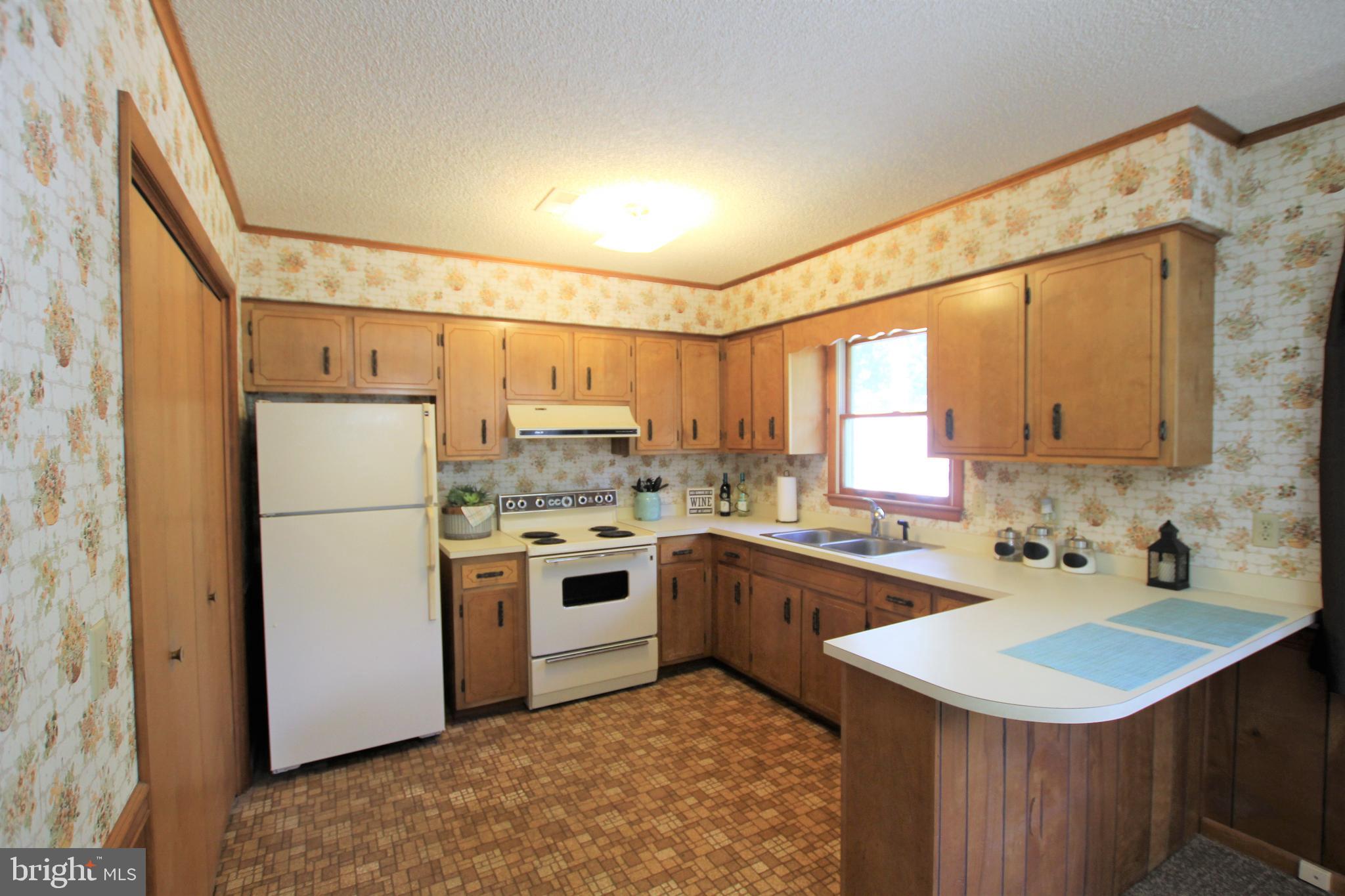 5548 Bonnie Brook Road Cambridge, MD 21613 - Photo 4 of 17 Kitchen