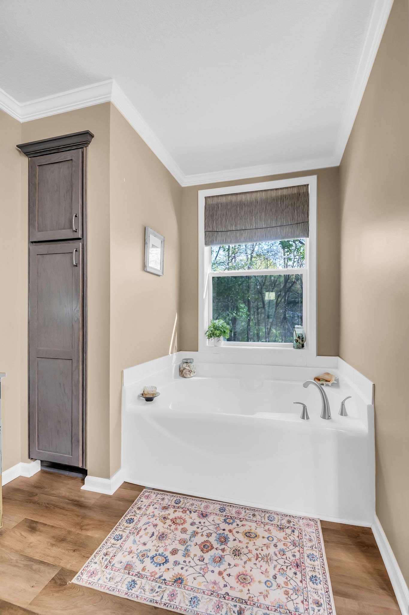 4241 Tanyard Hill Road Lynchburg, TN 37352 - Photo 22 of 50 a bathroom with a bathtub and a shower