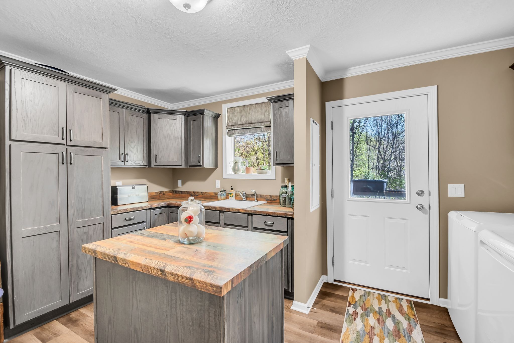 4241 Tanyard Hill Road Lynchburg, TN 37352 - Photo 29 of 50 a kitchen with a stove a refrigerator and a sink