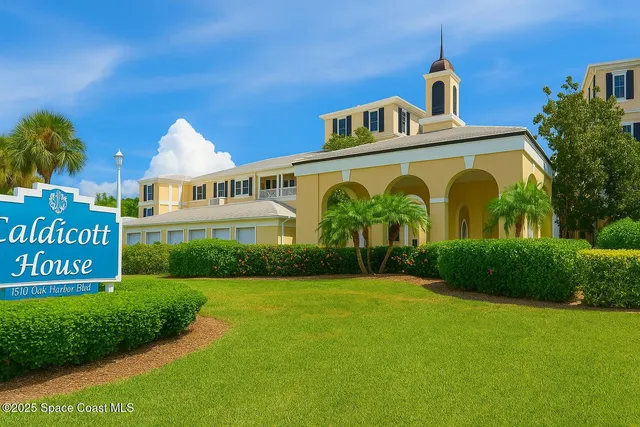 $429,900 | 1510 Oak Harbor Boulevard, Unit 208, Vero Beach, FL 32967