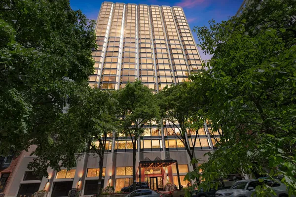 $349,000 | 50 East Bellevue Place, Unit 1806, Chicago, IL 60611