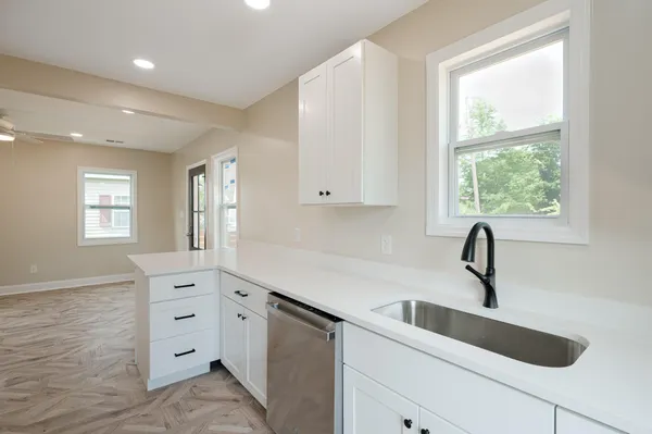 $2,500 | 1405 Holt Street, Charleston, SC 29403