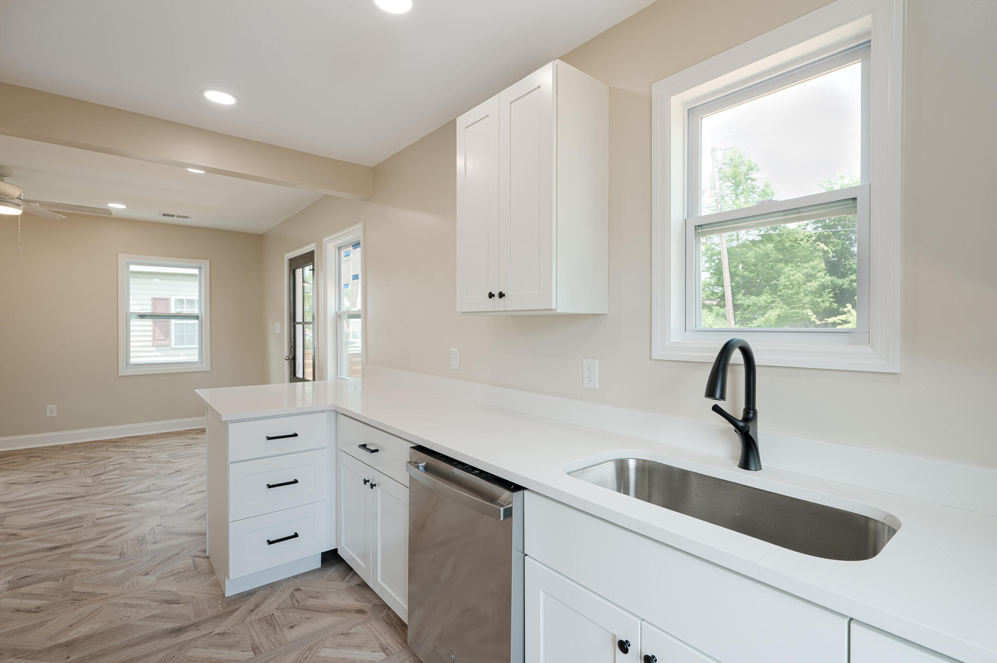 1405 Holt Street Charleston, SC 29403 - Photo 7 of 16 MOD_6529-Edit