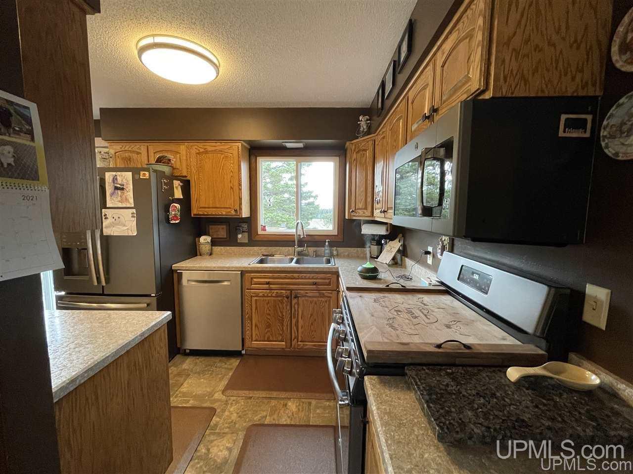 1109N Town Line Road Gulliver, MI 49840 - Photo 5 of 35
