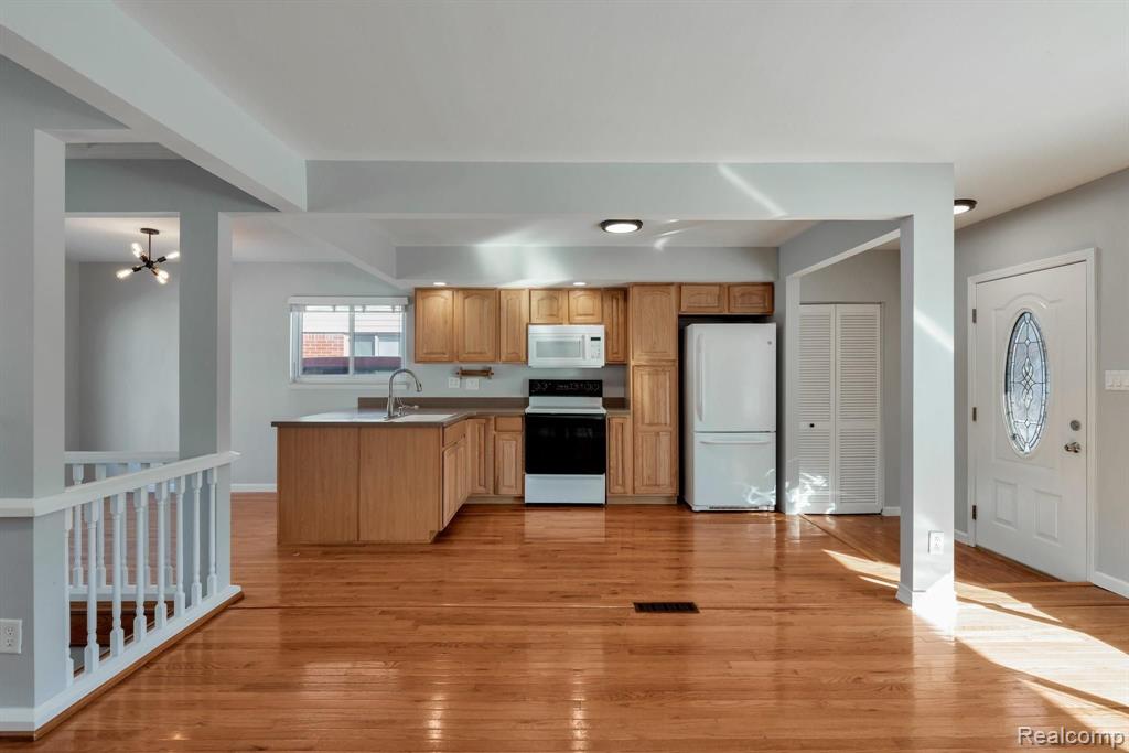 3809 Mark Orr Road Royal Oak, MI 48073 - Photo 6 of 30