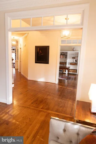 a view of livingroom with furniture