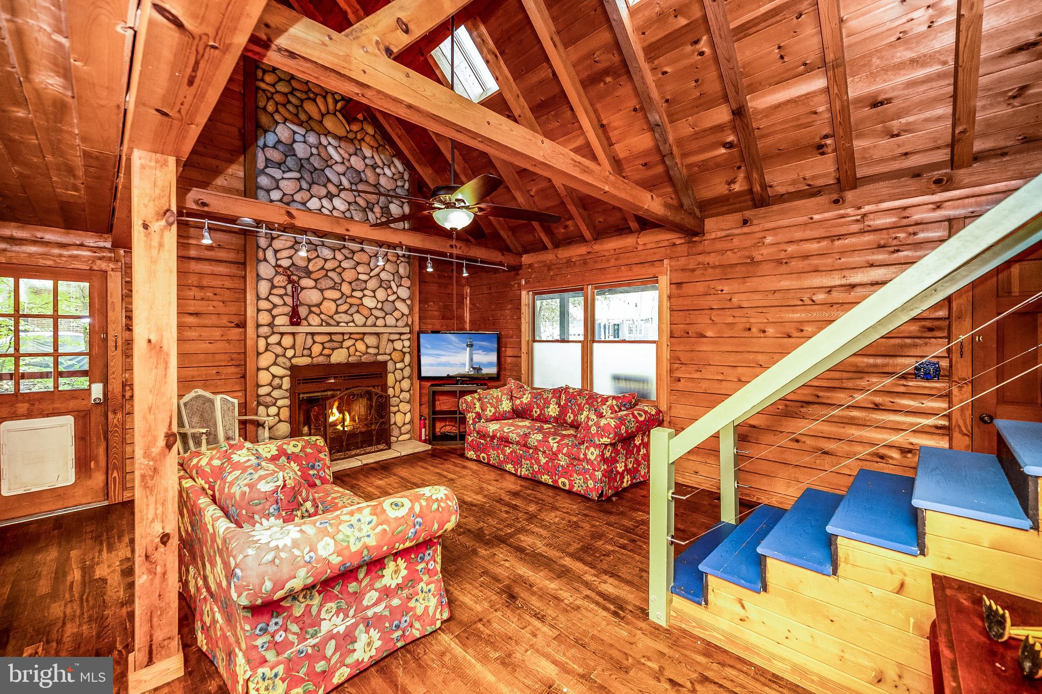 219 Battlefield Road Locust Grove, VA 22508 - Photo 21 of 46 2 story ceilings