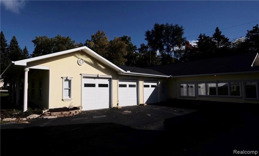 693 John R Road Rochester Hills, MI 48307 - Photo 2 of 36
