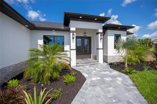 $575,000 | 11 Pinehurst Court, Rotonda West, FL 33947