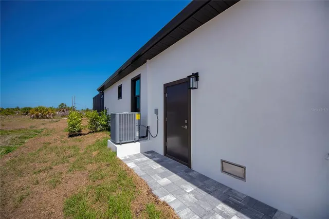 $575,000 | 11 Pinehurst Court, Rotonda West, FL 33947