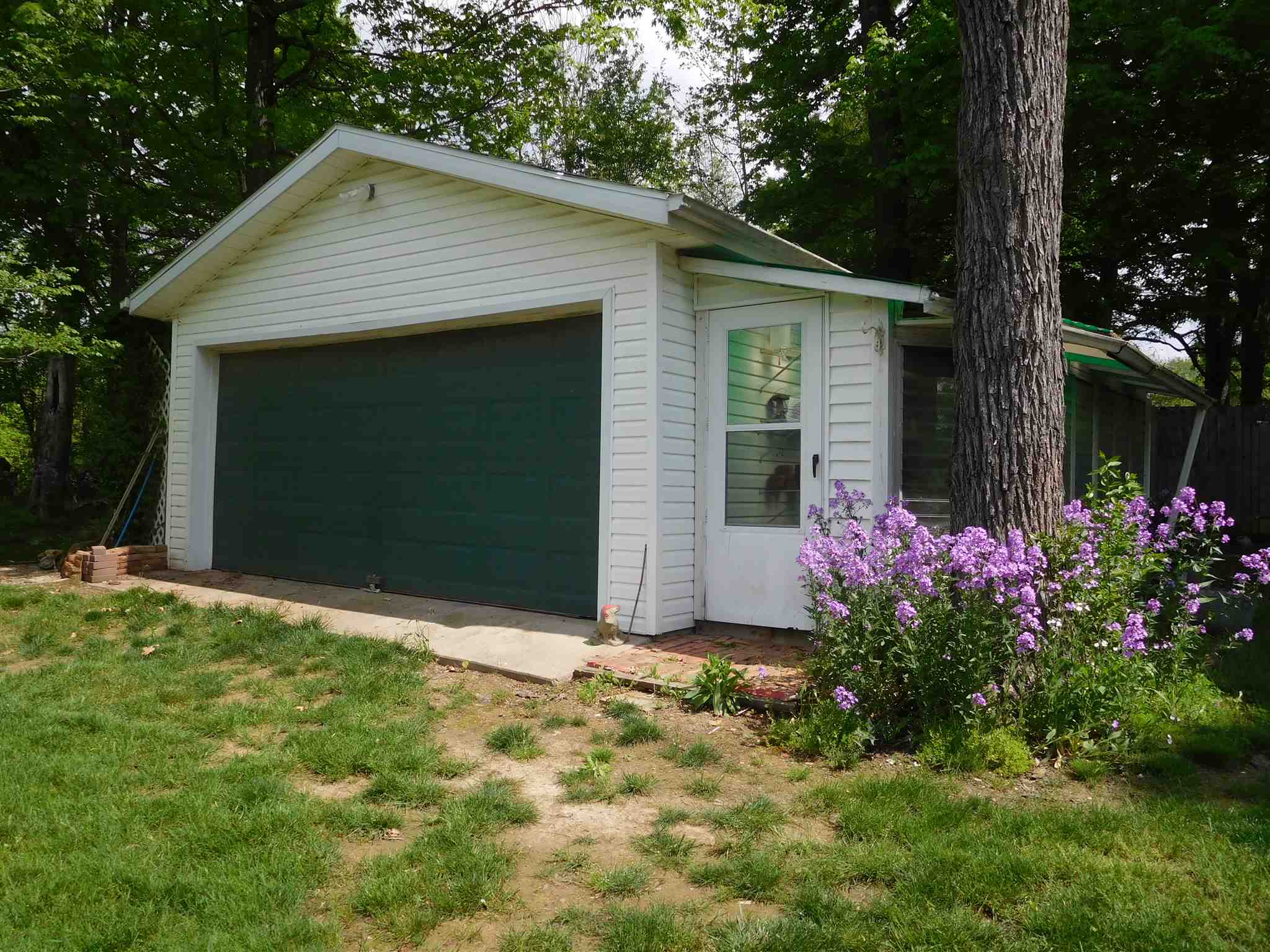 8499 West Elwren Road Bloomington, IN 47403 - Photo 4 of 32 Gallery Image 4