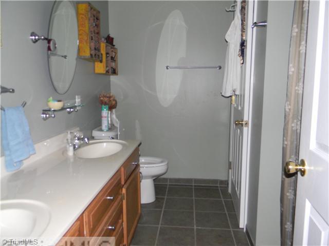 1434 New Bowers Road Lexington, NC 27292 - Photo 4 of 5 Master Bath/Spa.