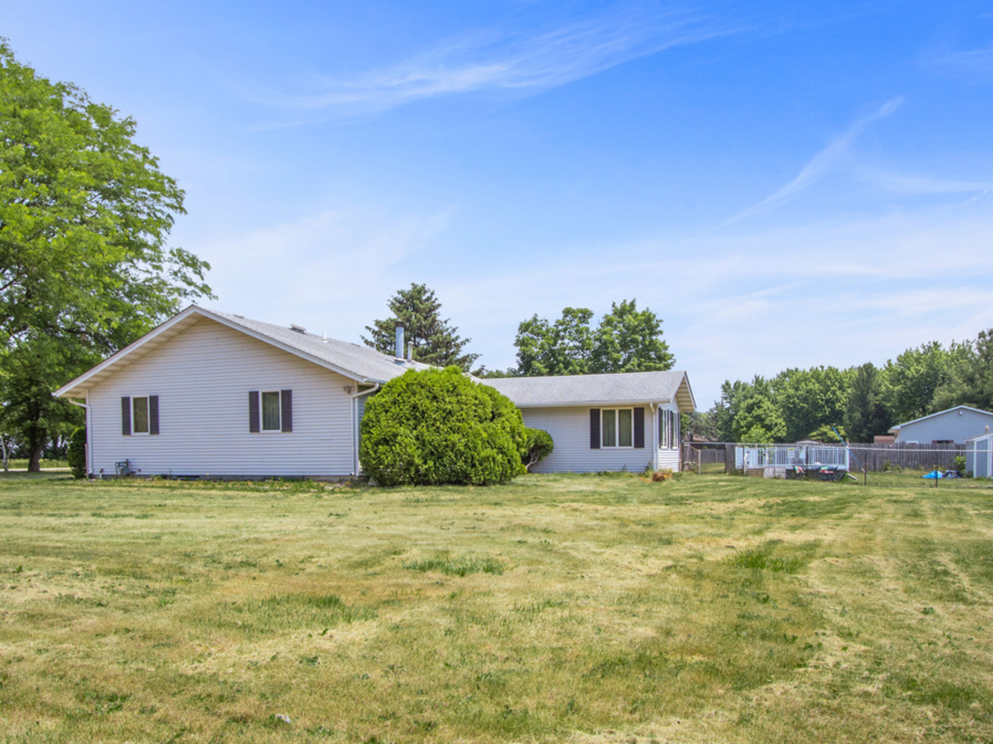 17555 West Spangler Road Elwood, IL 60421 - Photo 3 of 29 a view of a house with a yard