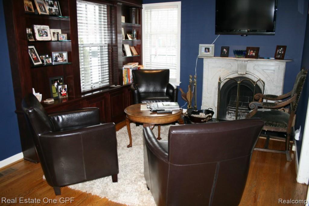 1161 Whittier Road Grosse Pointe, MI 48230 - Photo 5 of 15 5 IMG_1105.jpg