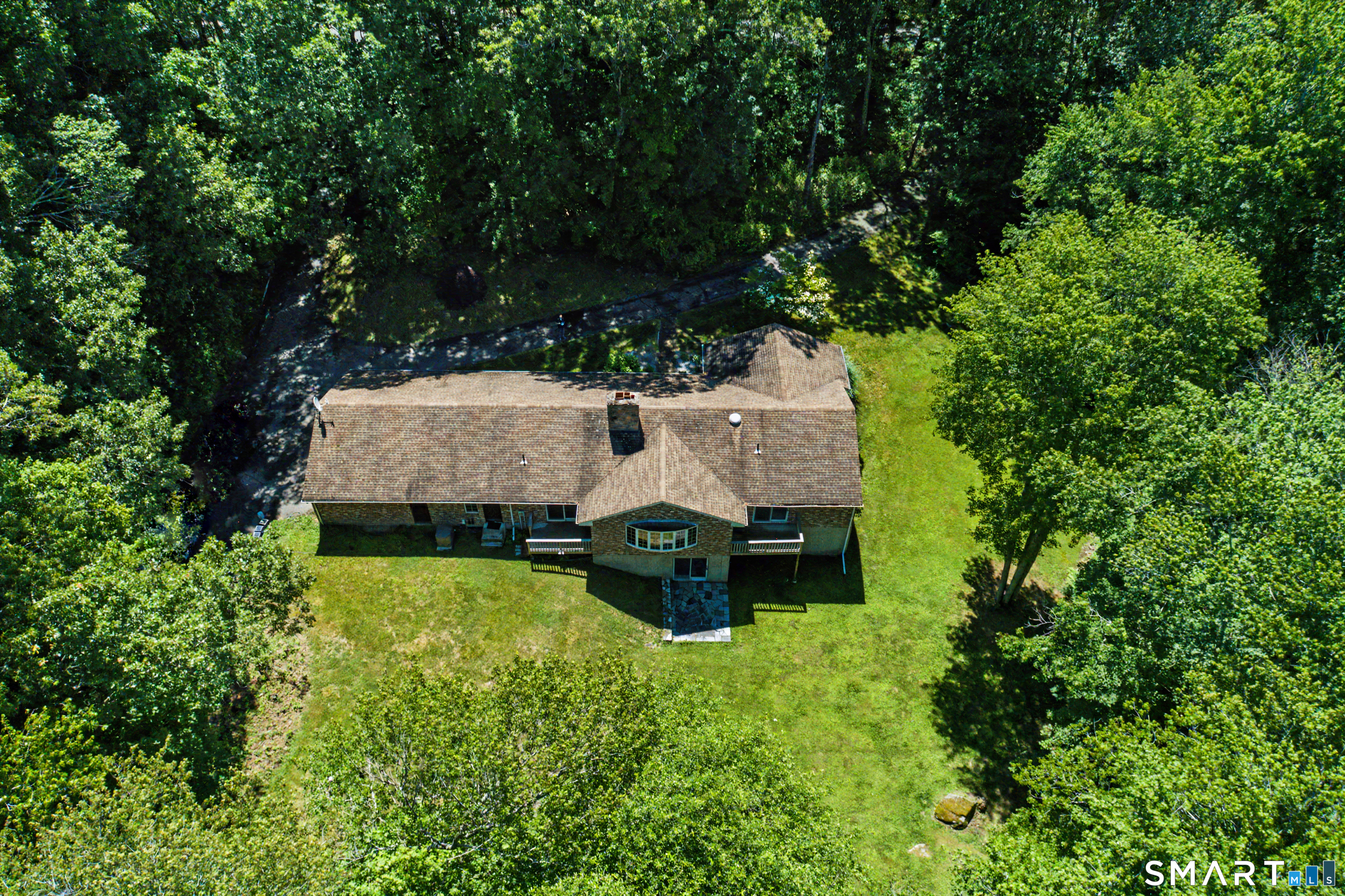 370 Hubbard Road Haddam, CT 06441 - Photo 5 of 39