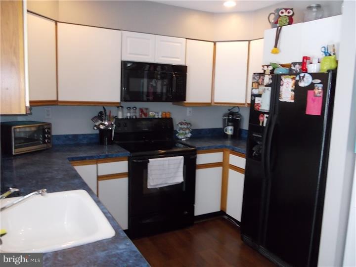 56 Quiet Road Levittown, PA 19057 - Photo 4 of 17 Kitchen