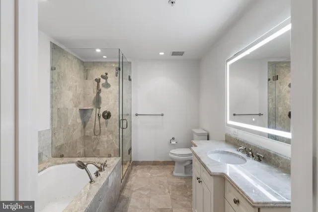 $3,850 | 130 South 18th Street, Unit 402, Philadelphia, PA 19103