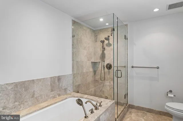 $3,850 | 130 South 18th Street, Unit 402, Philadelphia, PA 19103