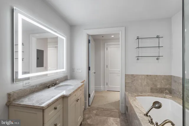 $3,850 | 130 South 18th Street, Unit 402, Philadelphia, PA 19103