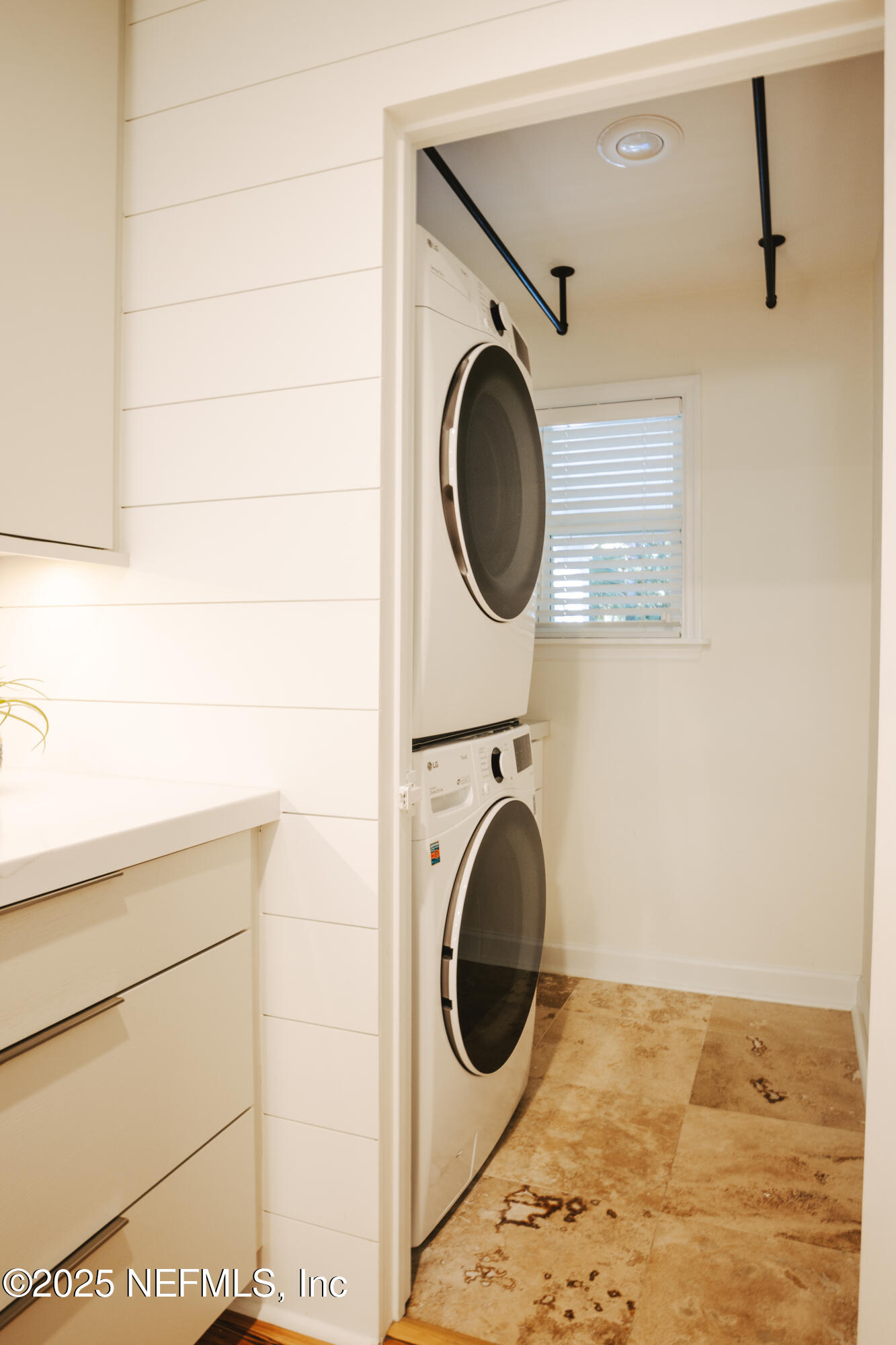 440 Ocean Boulevard Atlantic Beach, FL 32233 - Photo 11 of 34 a utility room with dryer and washer