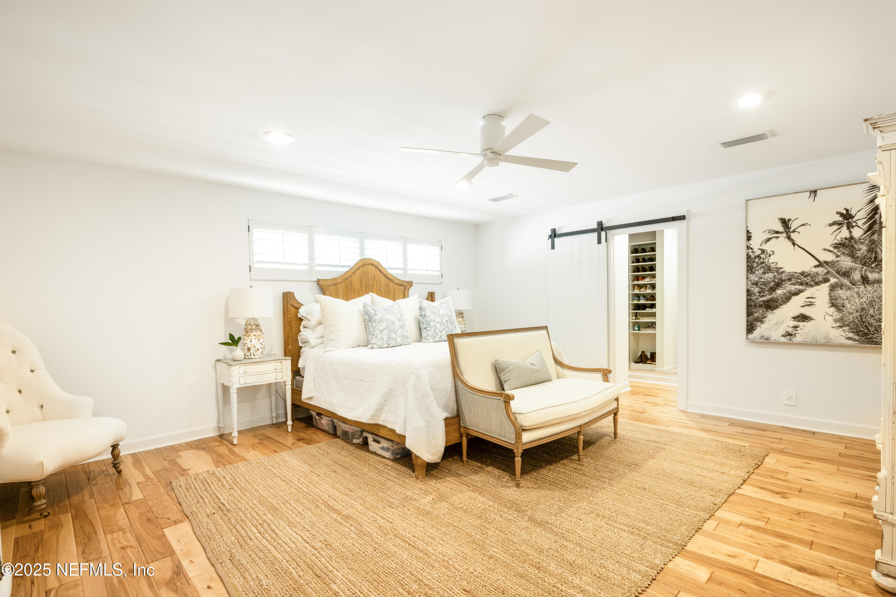 440 Ocean Boulevard Atlantic Beach, FL 32233 - Photo 14 of 34 a spacious bedroom with a bed and a couch