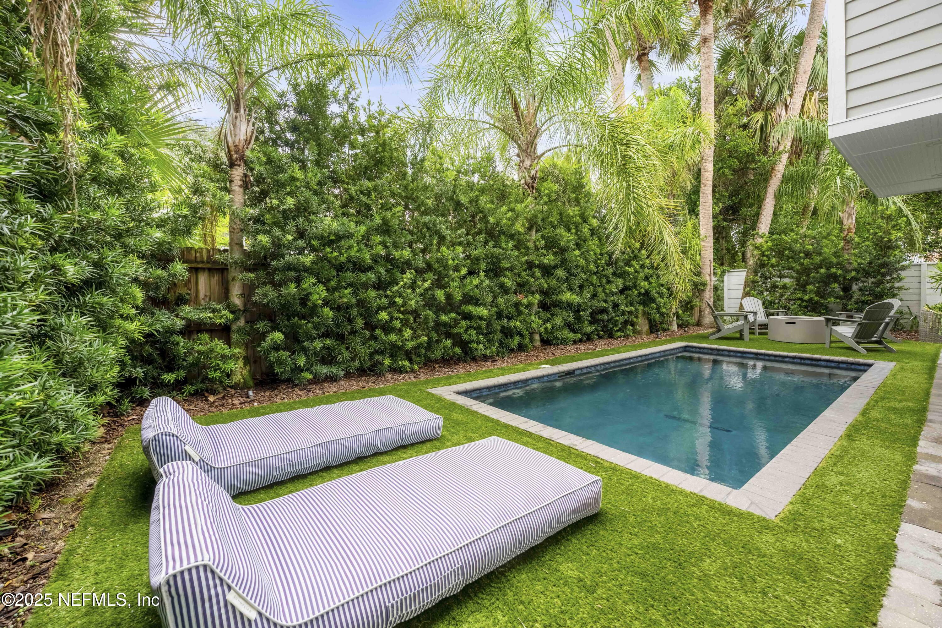 440 Ocean Boulevard Atlantic Beach, FL 32233 - Photo 27 of 34 a view of a backyard with chairs