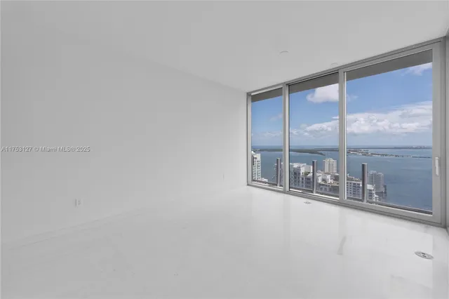 $32,000 | 300 Biscayne Blvd Way, Unit 4204, Miami, FL 33131
