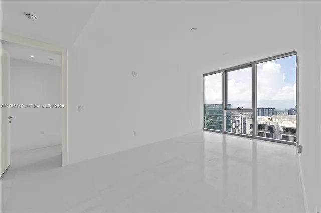 $32,000 | 300 Biscayne Blvd Way, Unit 4204, Miami, FL 33131