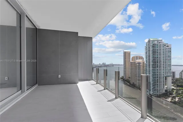 $32,000 | 300 Biscayne Blvd Way, Unit 4204, Miami, FL 33131