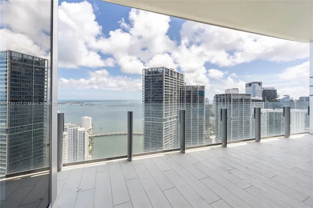 $32,000 | 300 Biscayne Blvd Way, Unit 4204, Miami, FL 33131