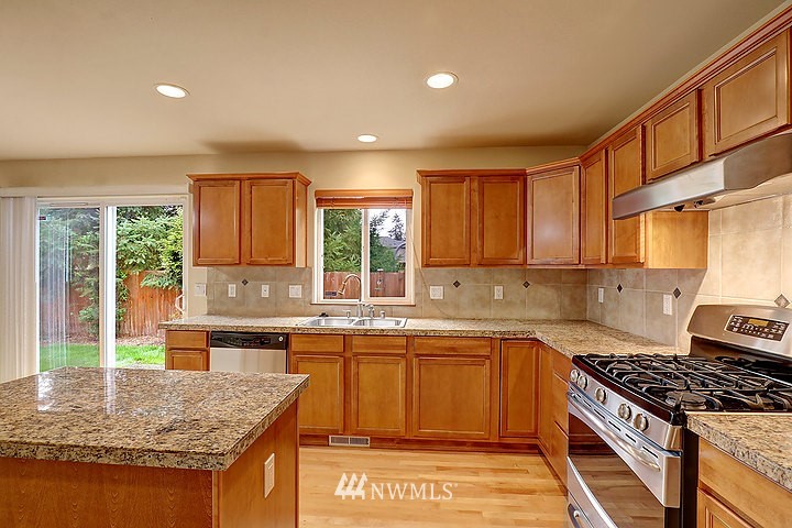 211 196th Place Southwest Bothell, WA 98012 - Photo 7 of 19