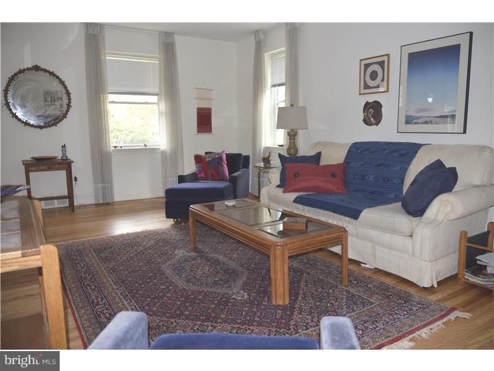 562 Haverford Road Havertown, PA 19083 - Photo 3 of 17 Living Room