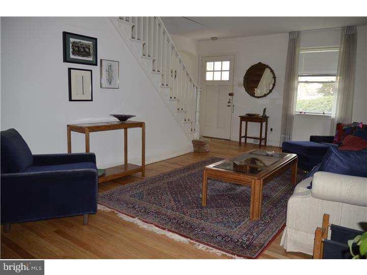 562 Haverford Road Havertown, PA 19083 - Photo 4 of 17 Living Room