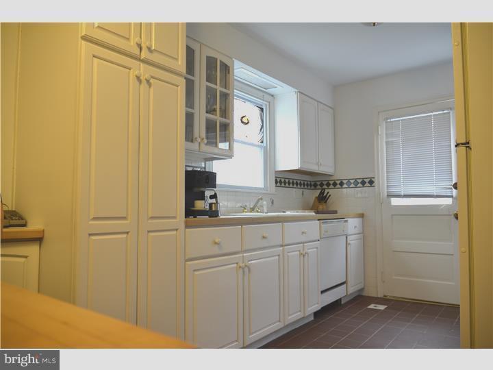 562 Haverford Road Havertown, PA 19083 - Photo 8 of 17 Kitchen
