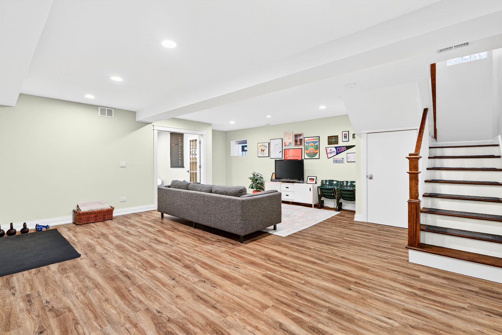 4431 North Richmond Street Chicago, IL 60625 - Photo 20 of 36 a living room with furniture and a wooden floor