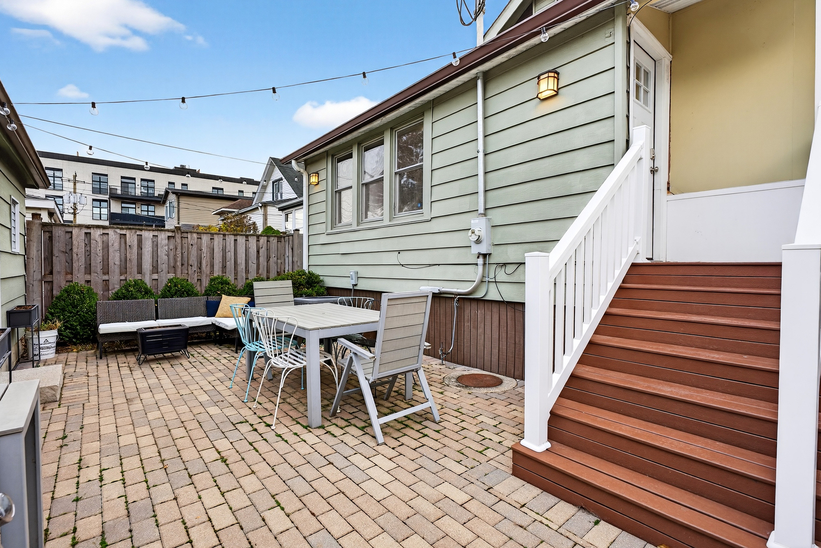 4431 North Richmond Street Chicago, IL 60625 - Photo 31 of 36 a view of a chairs and table in the patio