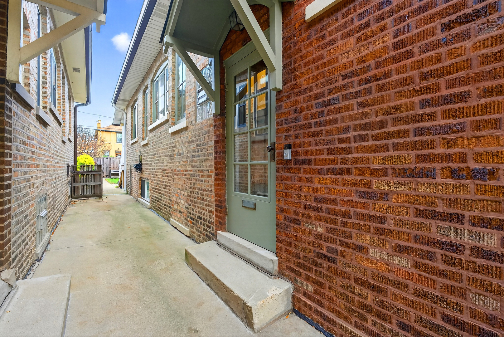 4431 North Richmond Street Chicago, IL 60625 - Photo 34 of 36 a view of entryway