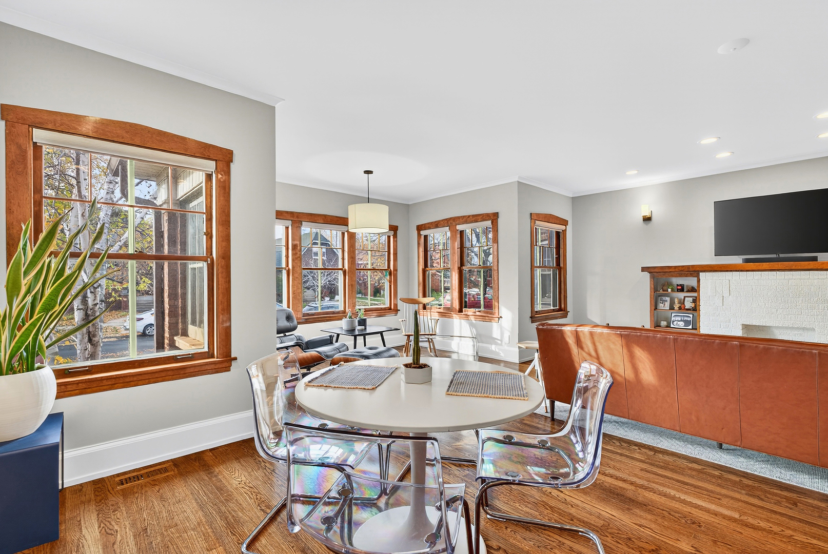4431 North Richmond Street Chicago, IL 60625 - Photo 5 of 36 a dining room with furniture and window