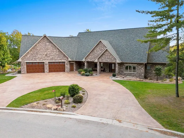 $1,299,000 | 315 West Highland Drive, Oconto Falls, WI 54154