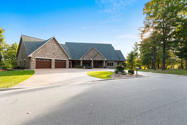 $1,299,000 | 315 West Highland Drive, Oconto Falls, WI 54154