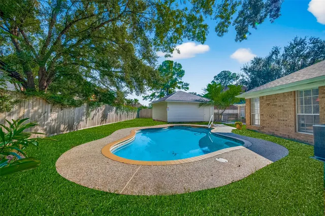 $399,500 | 2503 Falcon Ridge Street, Pearland, TX 77584