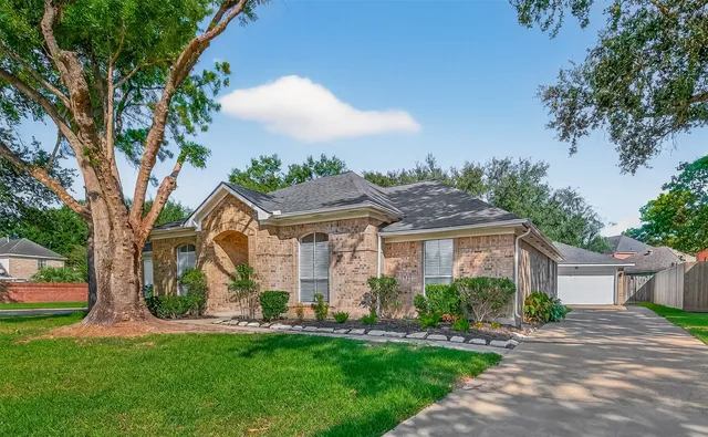 $399,500 | 2503 Falcon Ridge Street, Pearland, TX 77584
