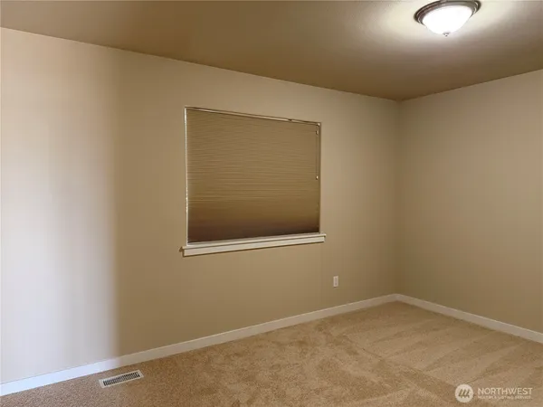 $3,150 | 2715 158th Place Southwest, Lynnwood, WA 98087
